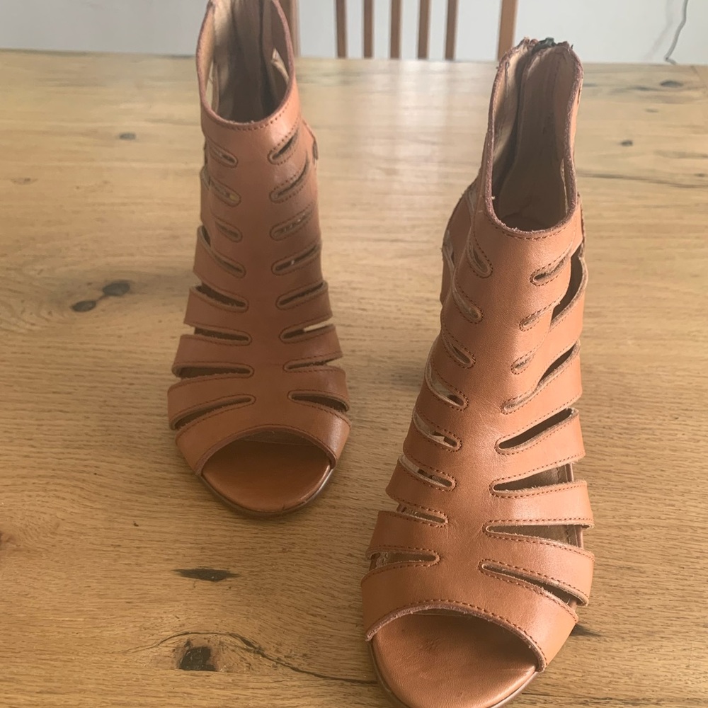 Steve Madden Vendetta Strappy Sandal Block Heel Peep Toe Women’s Tan 81/2 Prelov
